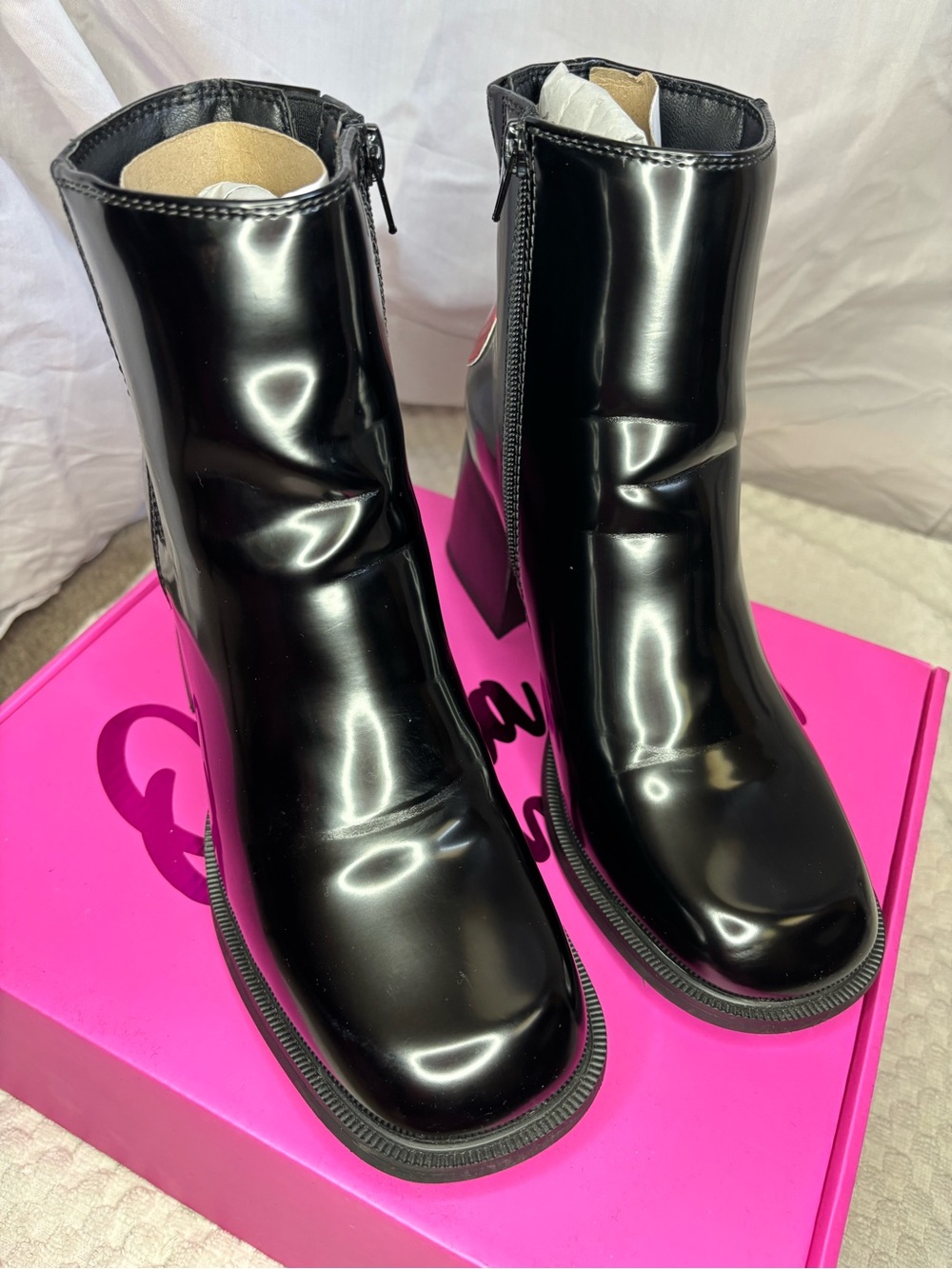 Olivia Miller size 8 Black Patent Ankle Boots with Red Heart Detail - Picture 3 of 9